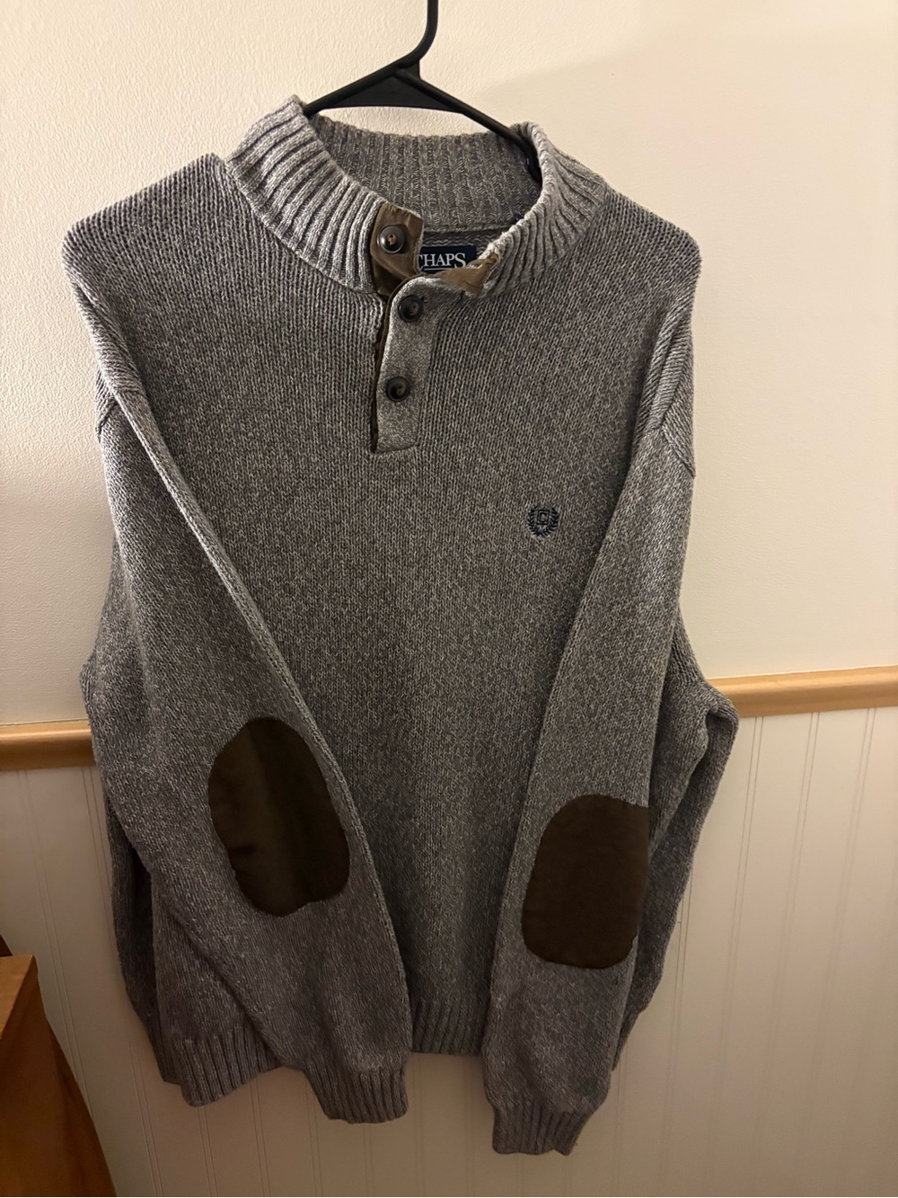 CHAPS Men’s XXL Gray Henley Sweater with Brown Elbow Patches
